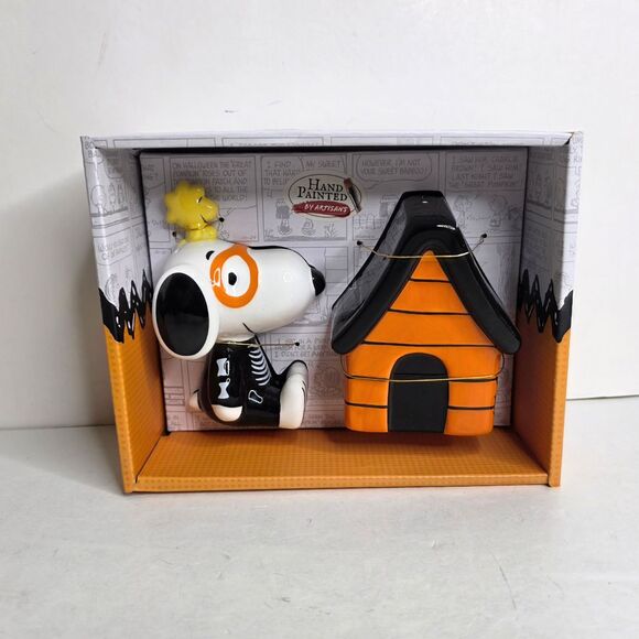 Peanuts Snoopy Woodstock Dog House Halloween Costume Salt Pepper Shakers - NEW - Picture 1 of 4